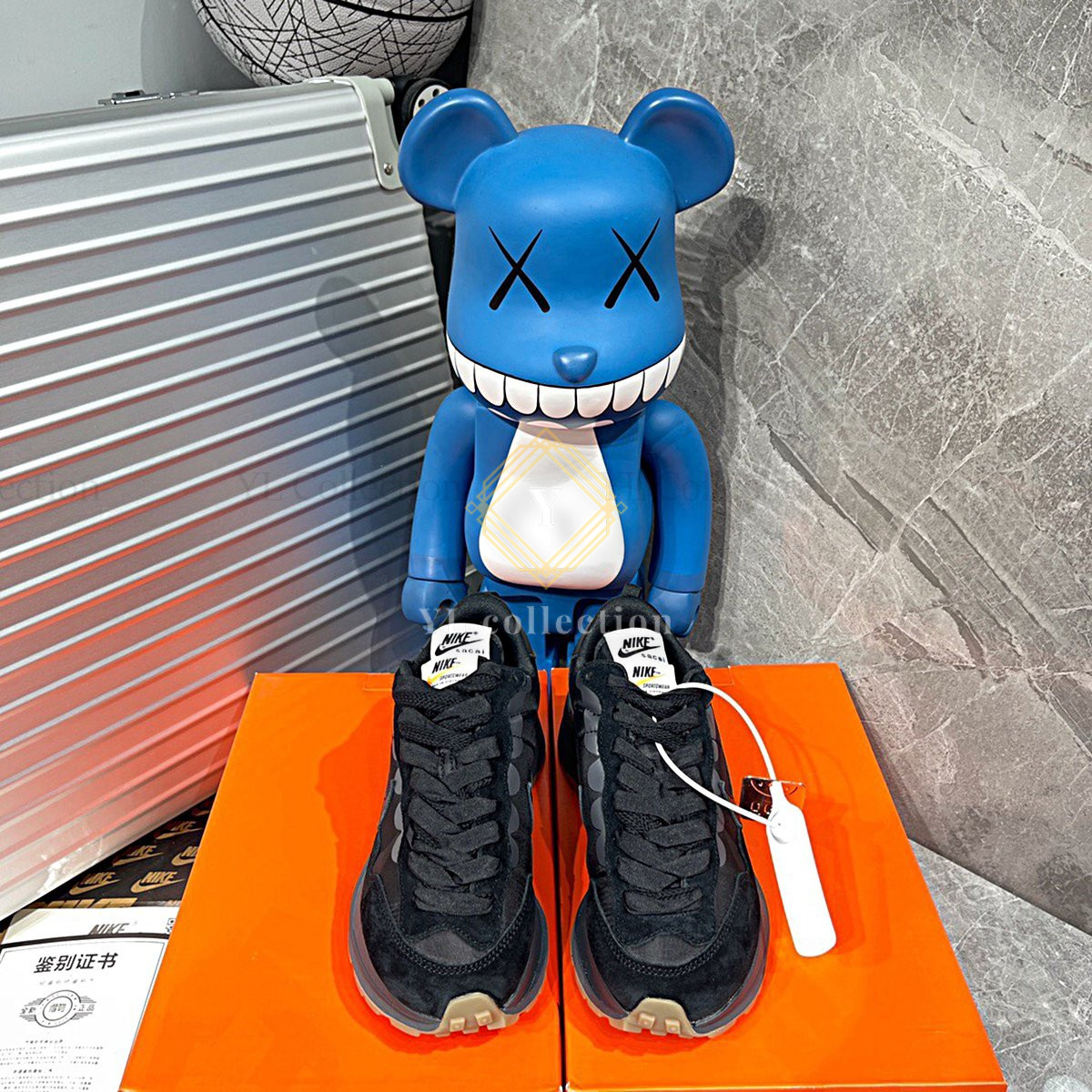 나이키 사카이 베이퍼와플 블랙 앤 검 스니커즈