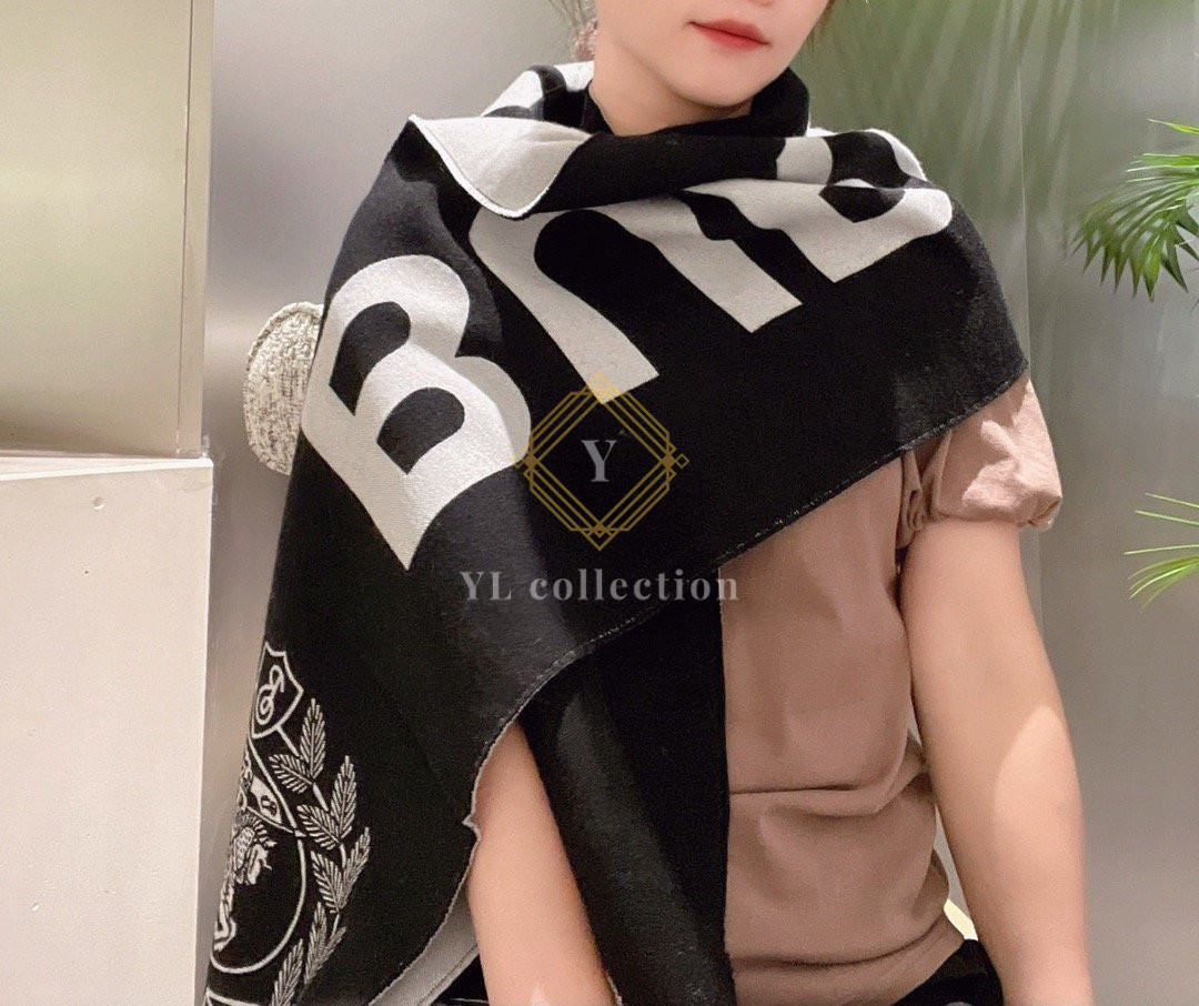 버버리 로고 자카드 머플러