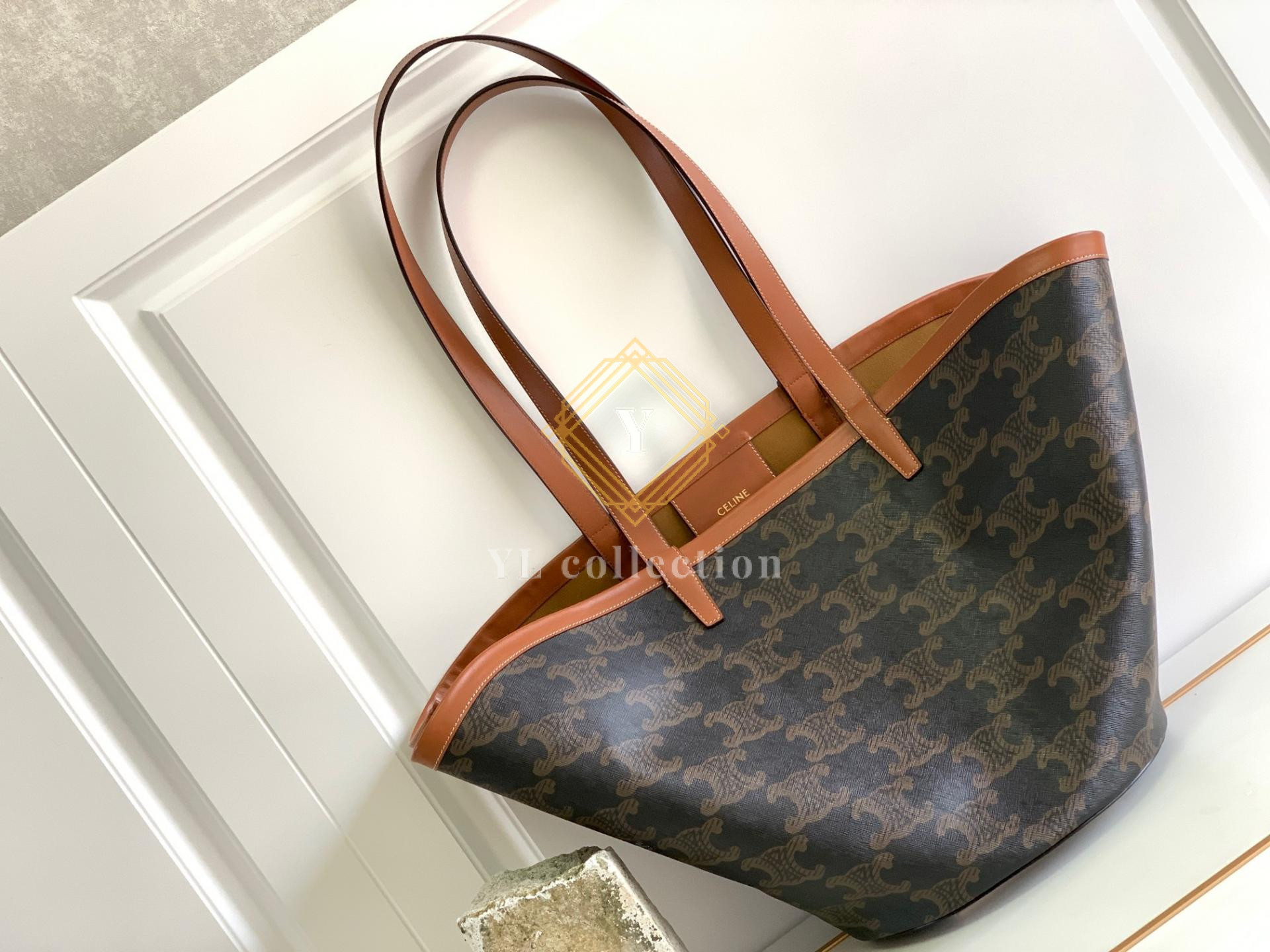 셀린느 트리옹프 캔버스 커핀백 미디엄