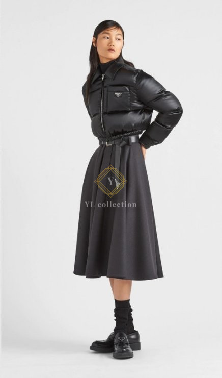 여성 프라다 시레 크롭 다운 패딩