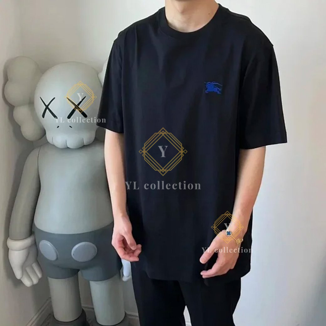 버버리 블루 자수 로고 반팔티