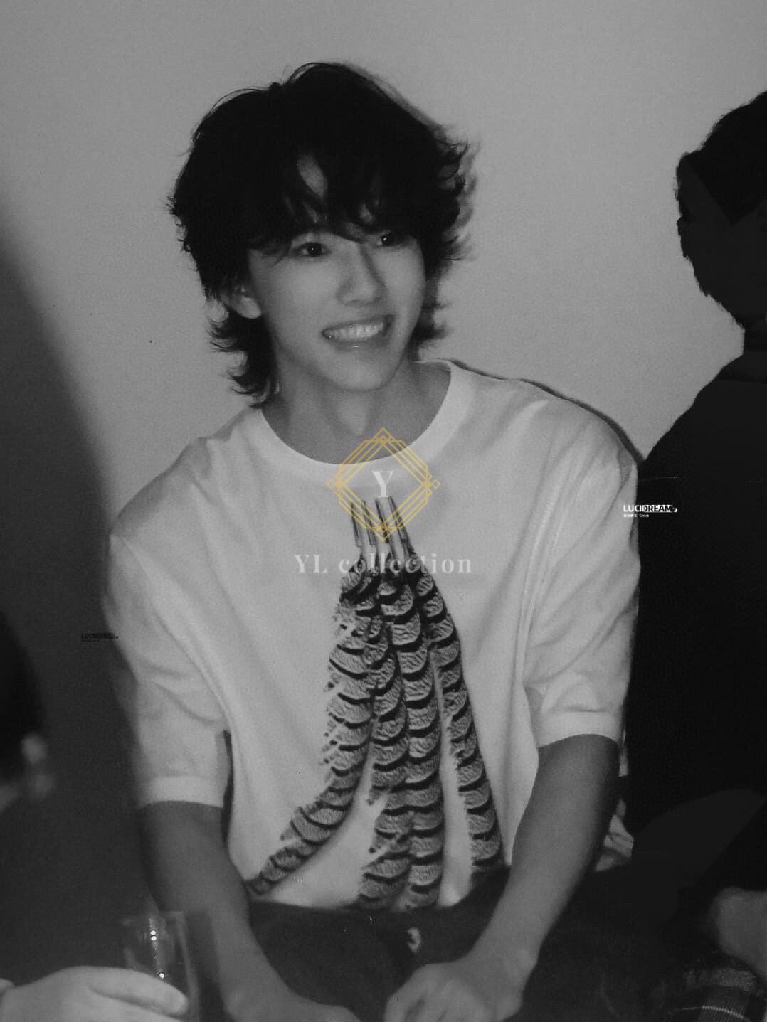 로에베 깃털 루즈핏 티셔츠