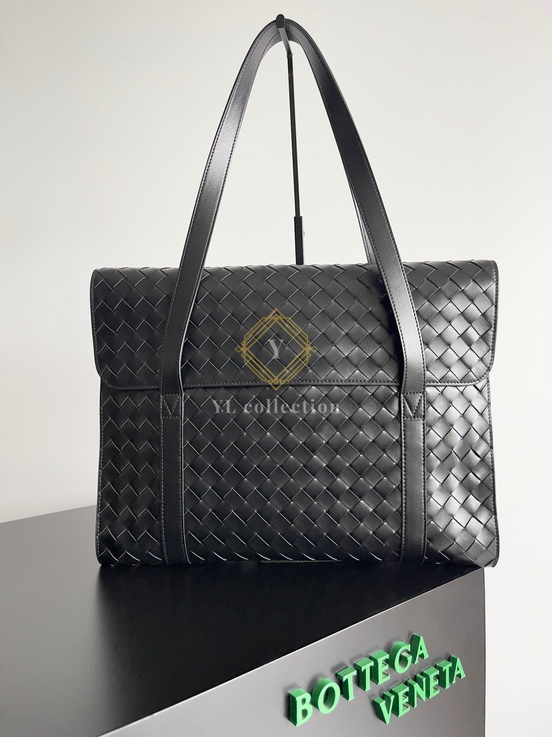 보테가베네타 classic portfolio 인트레치아토 레더 메신저 백