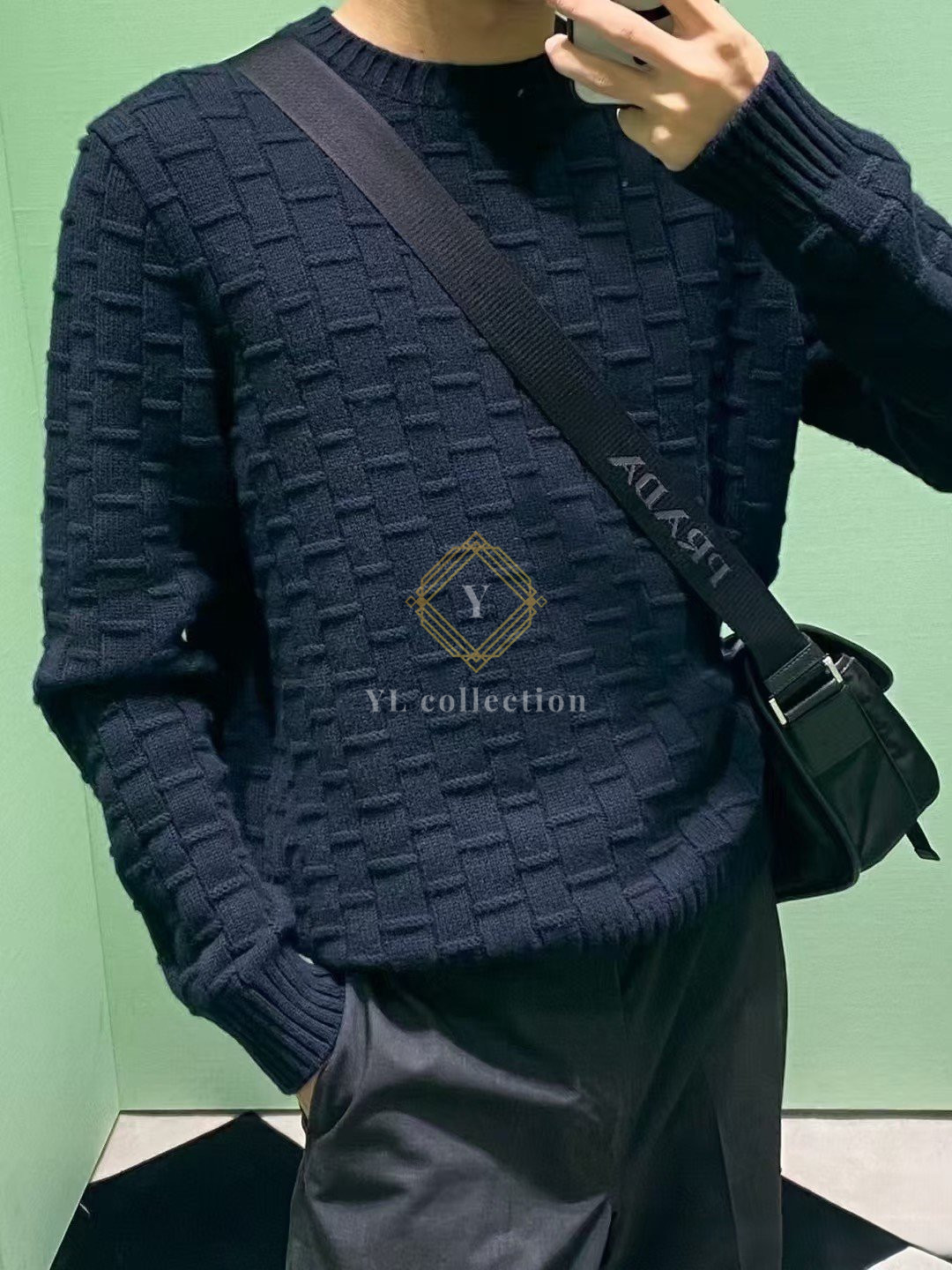 프라다 크루 넥 스웨터