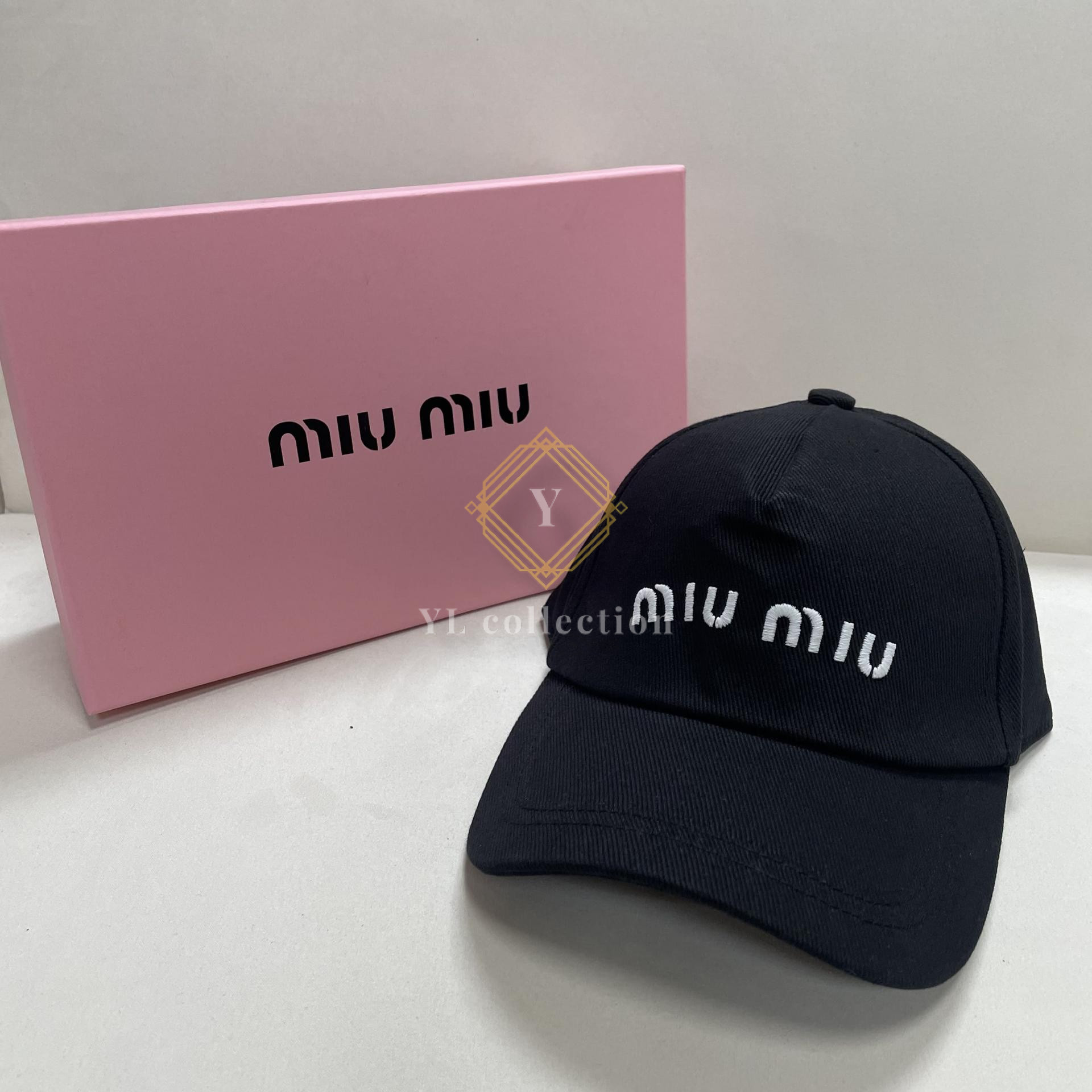 미우미우 로고 자수 코튼 볼캡