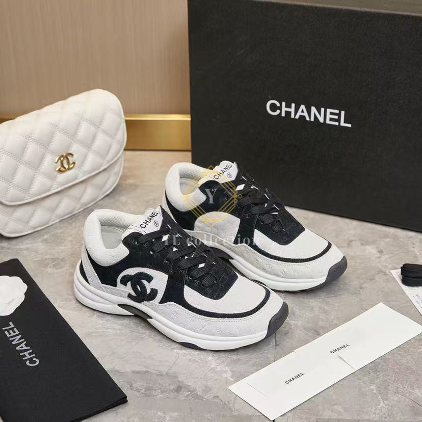 샤넬 프린티드 화이트 블랙 스니커즈