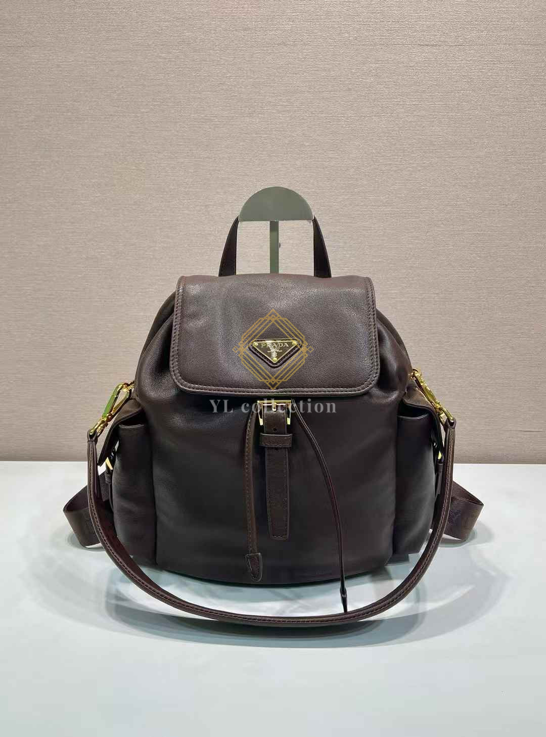 프라다 익스플로어 미디엄 나파 가죽 백팩