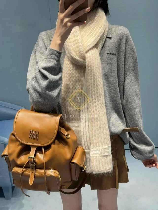 미우미우 로고 머플러