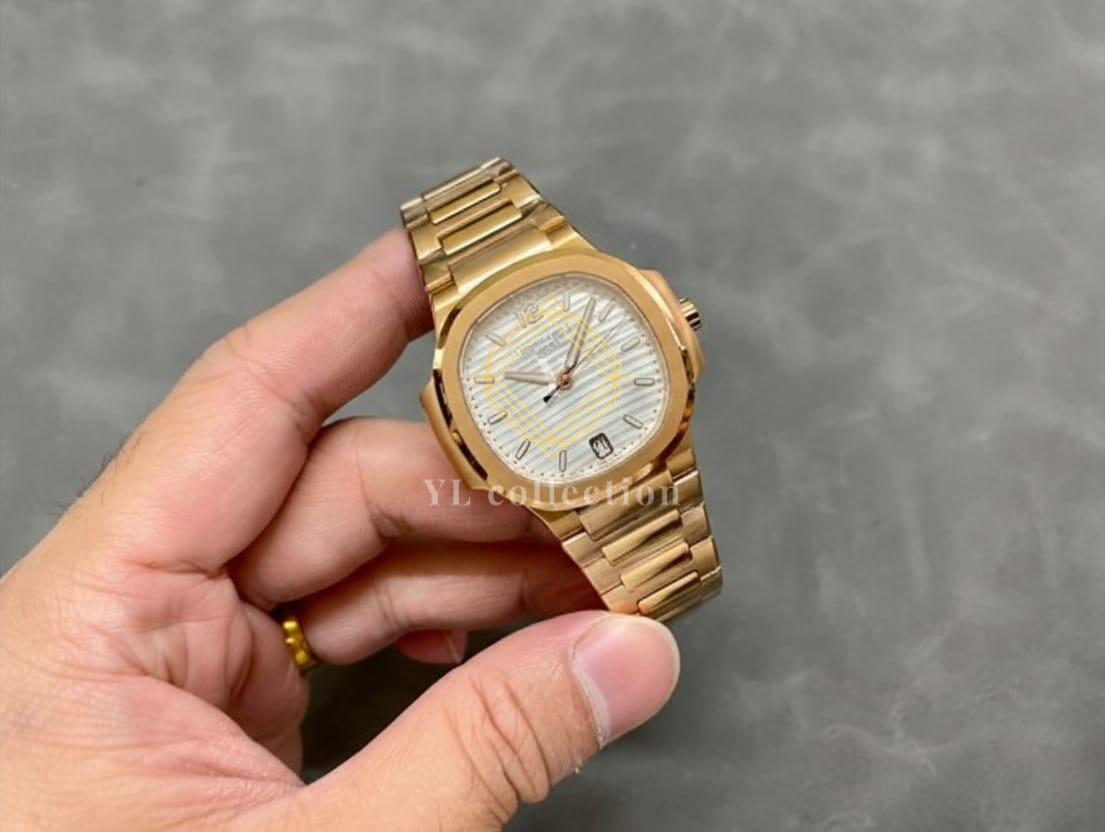 파텍필립  노틸러스7118 화이트 다이얼 금통