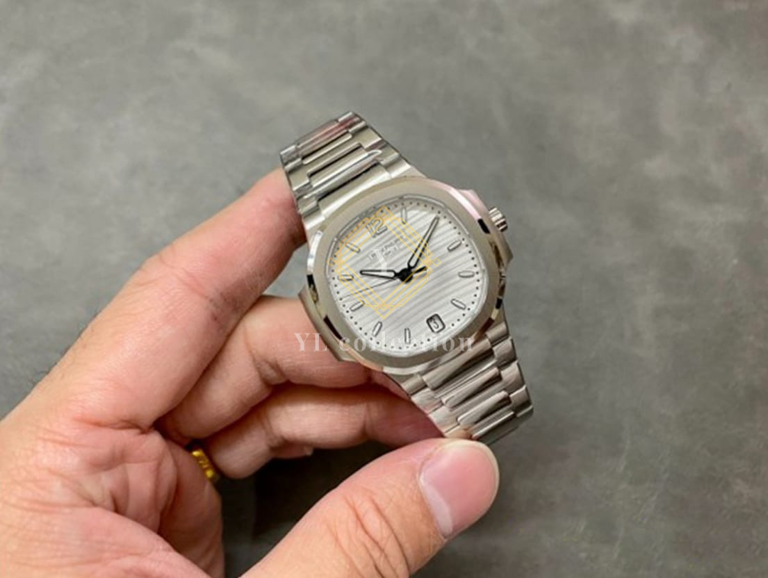 파텍필립  노틸러스7118 화이트 다이얼