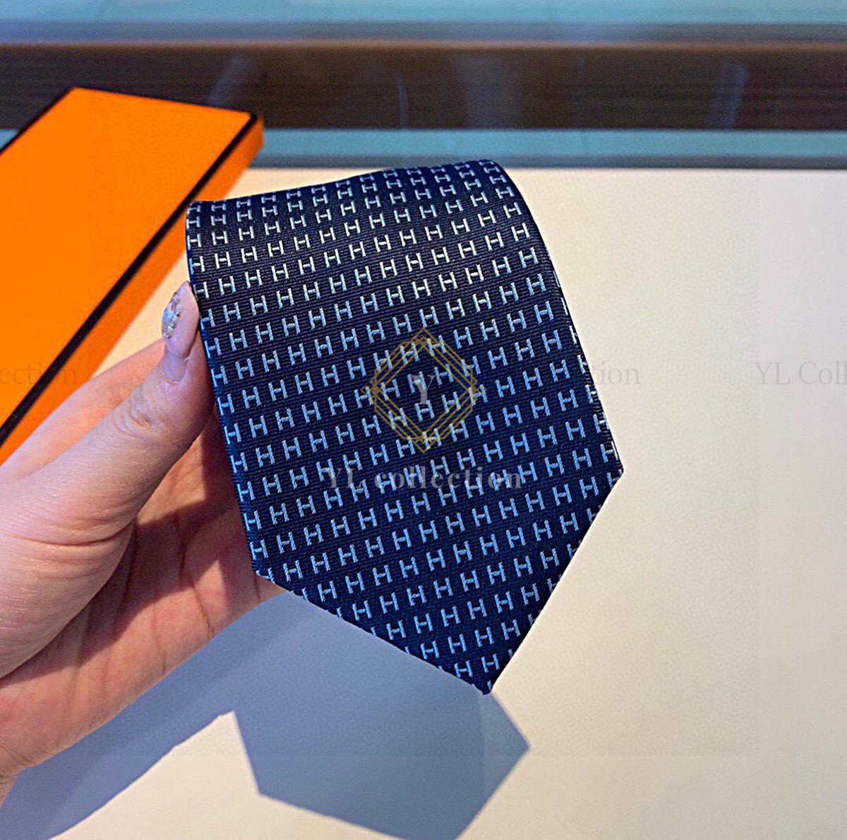 파코네 H 넥타이