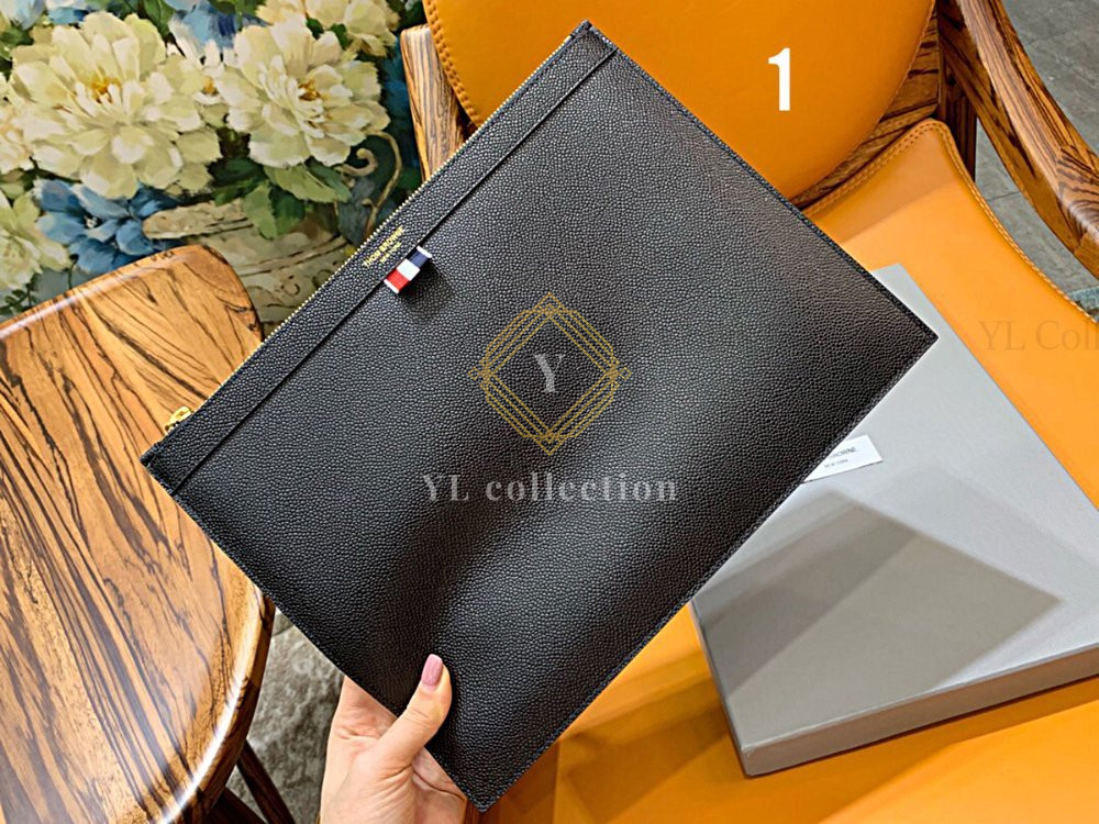 톰브라운 페블그레인 클러치