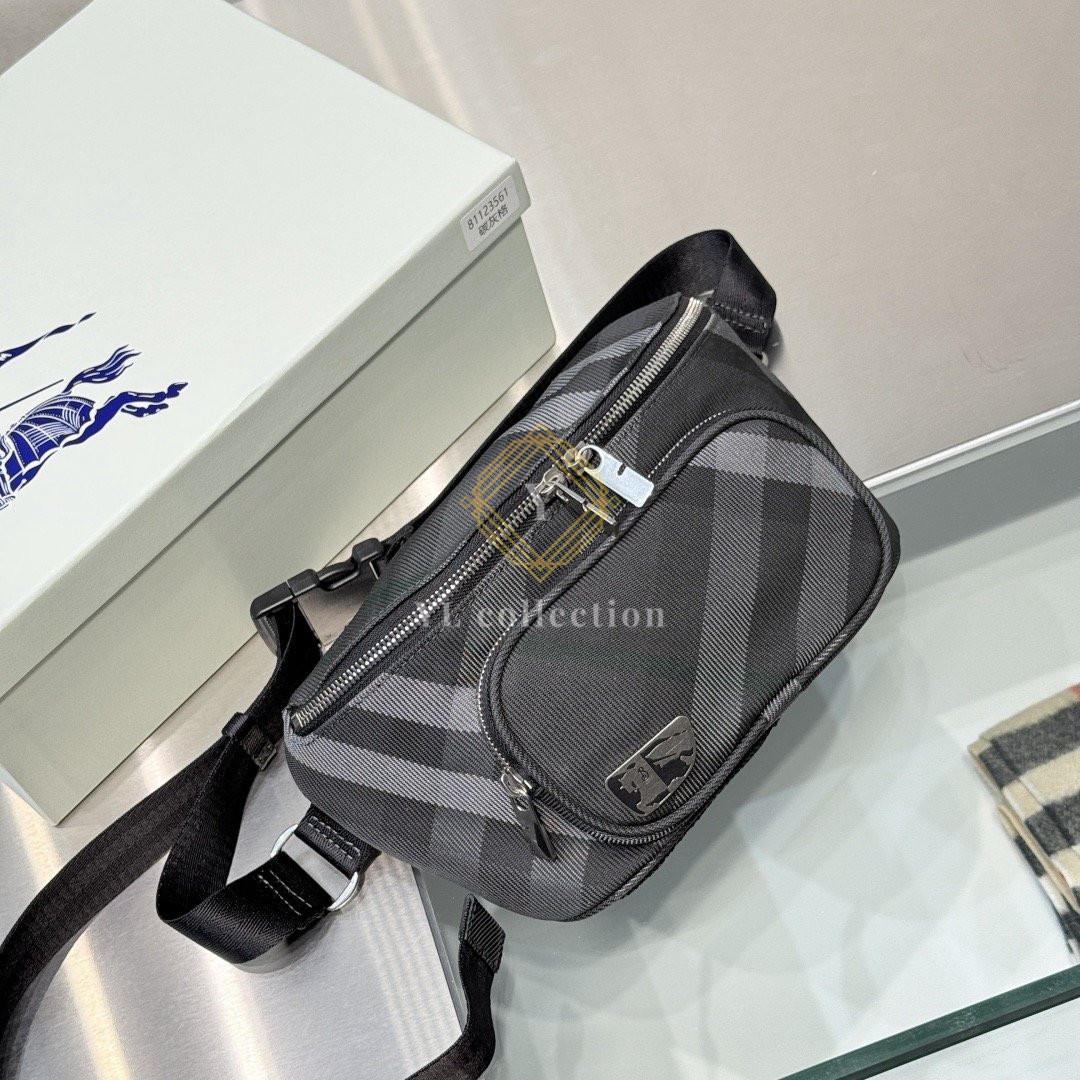 버버리 그리드 벨트 백