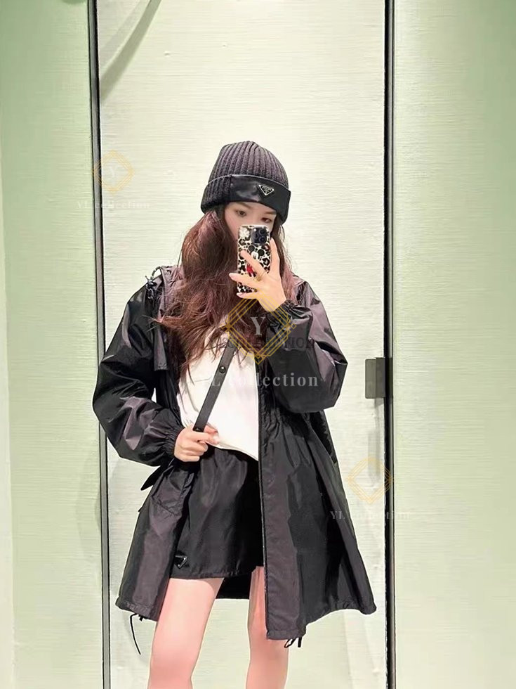 프라다 라이트웨이트 리나일론 레인코트 블랙