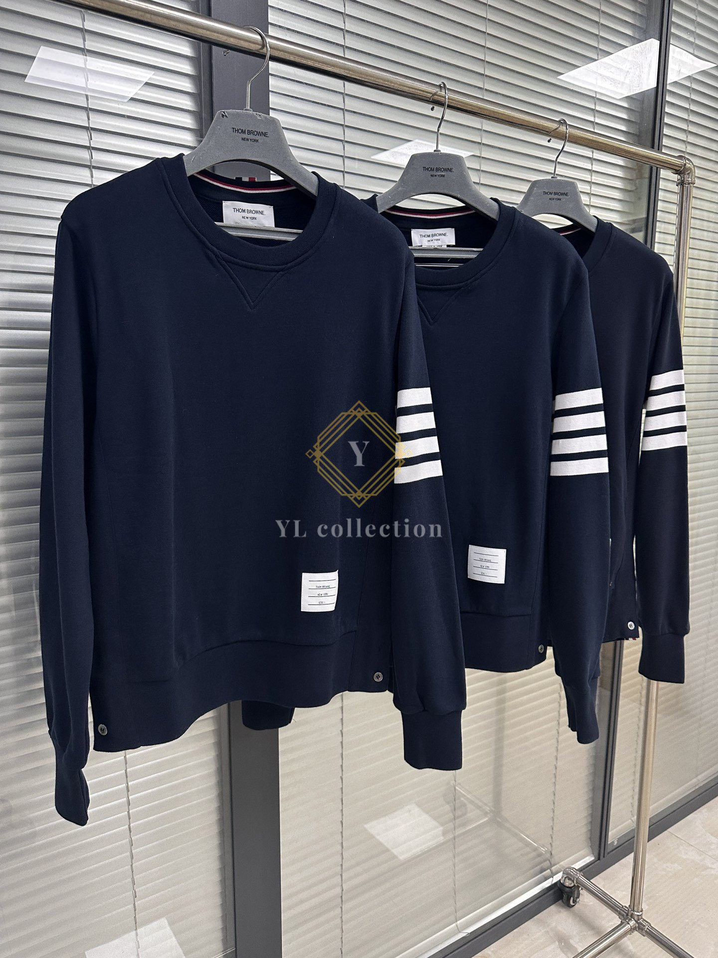 톰브라운 사선 완장 맨투맨