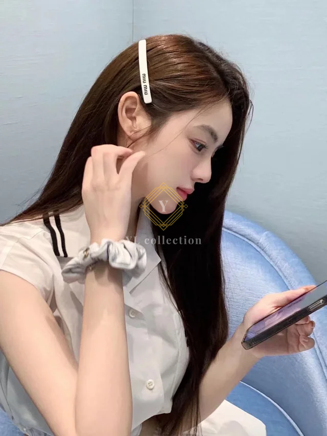 미우미우 플렉시글라스 헤어클립