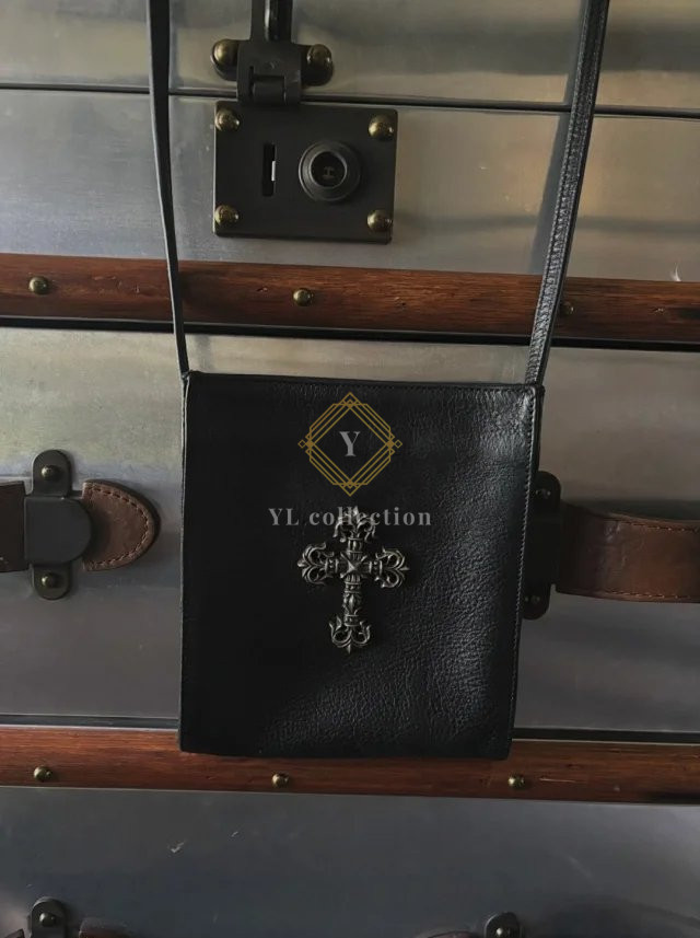 크롬하츠 블랙 레더 스퀘어 필리그리 크로스백