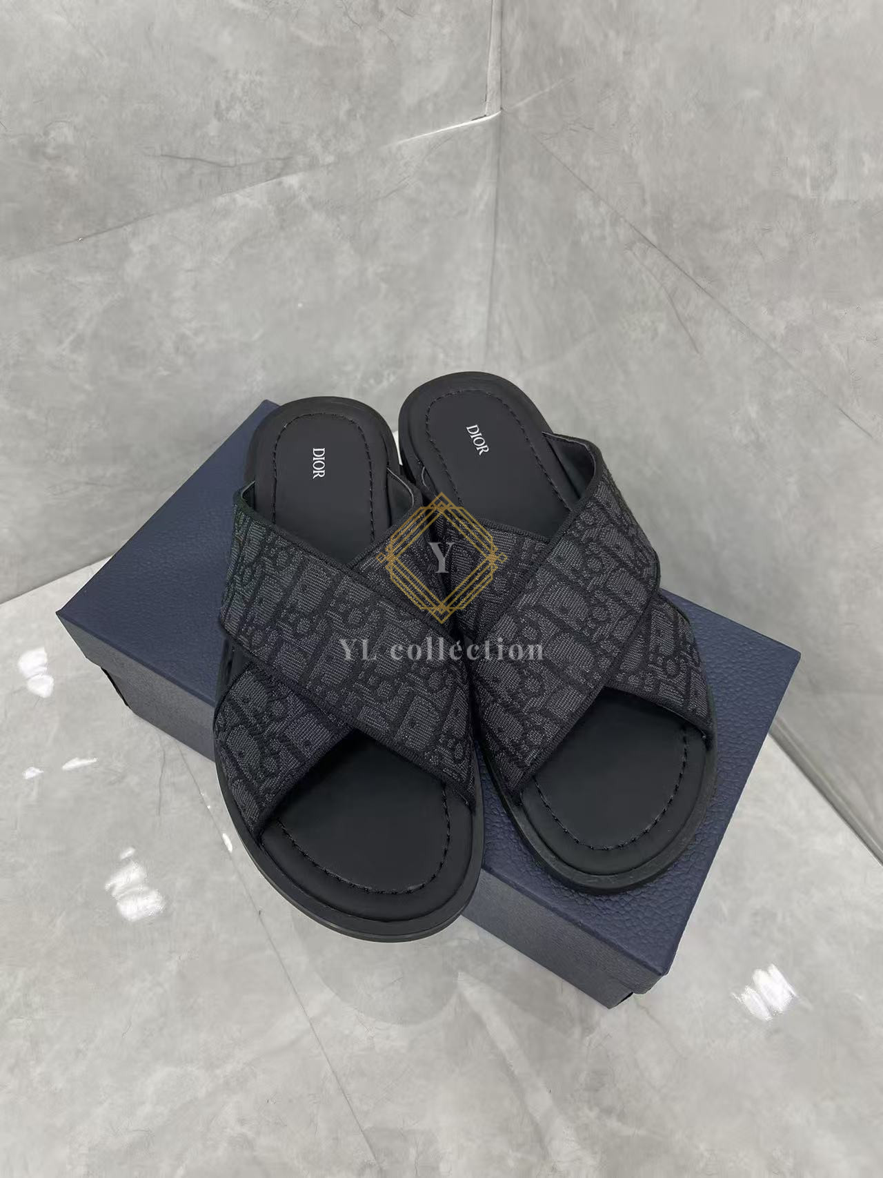 디올 오블리크 샌들