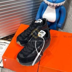 나이키 사카이 베이퍼와플 블랙 앤 검 스니커즈