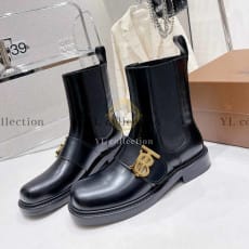 버버리 모노그램 모티브 첼시 부츠