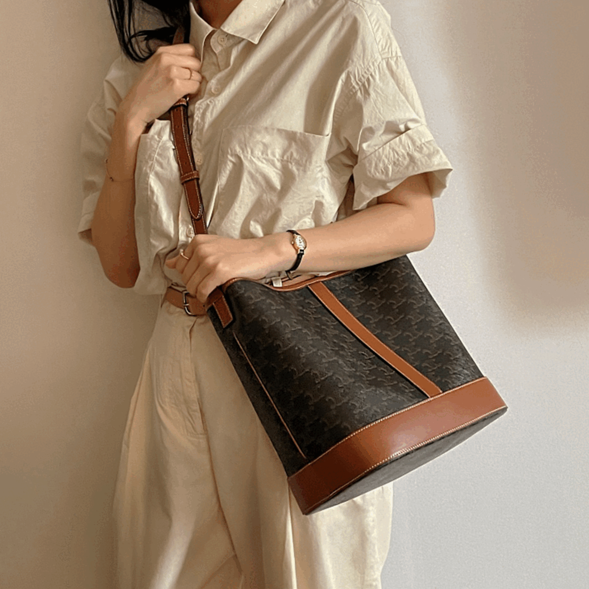 셀린느 트리오페 캔버스 카프스킨 버킷백 스몰/ 미디움