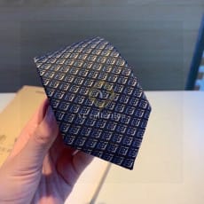 버버리 패턴 넥타이