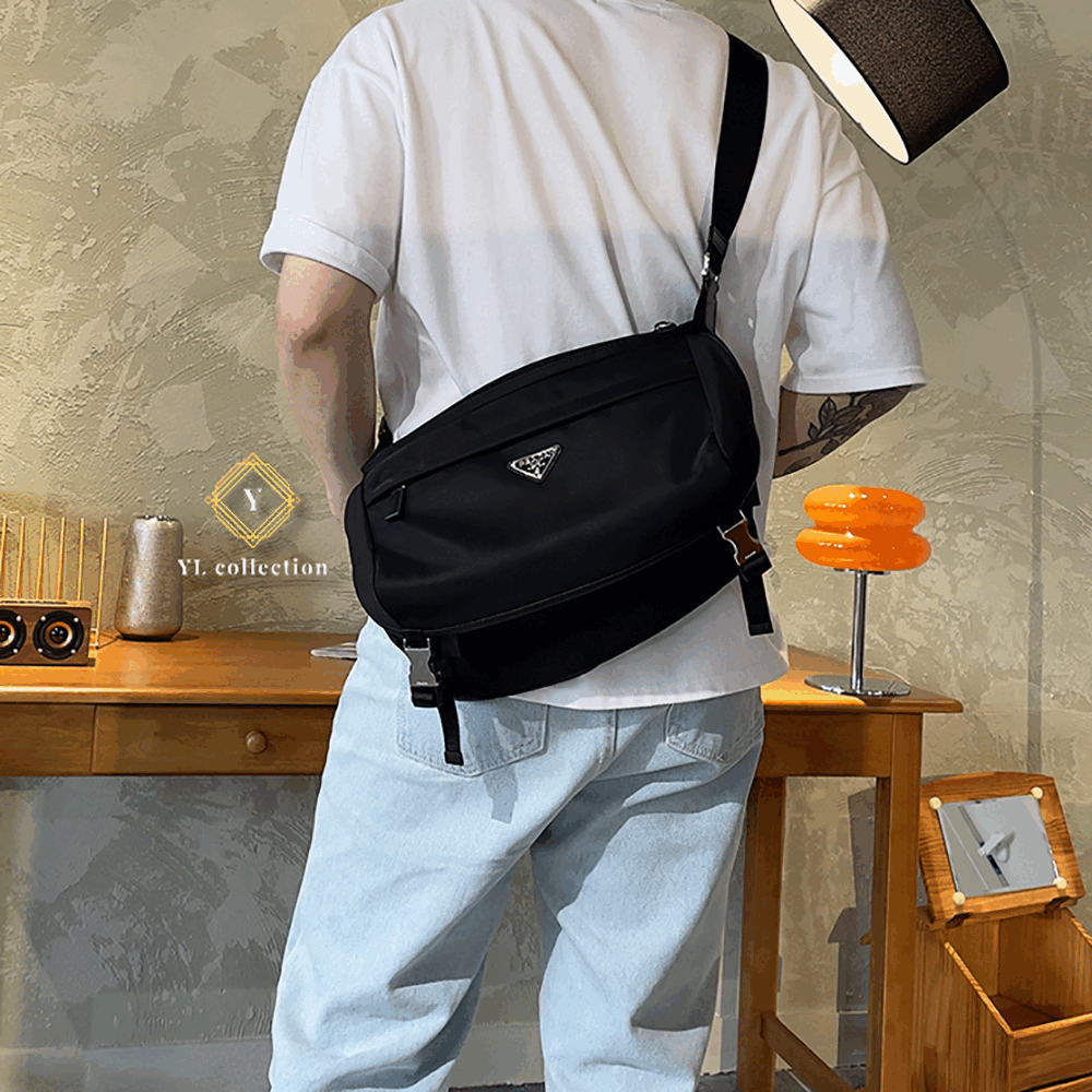 프라다 바이커백