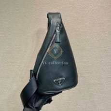 프라다 트라이앵글 로고 백팩 크로스백