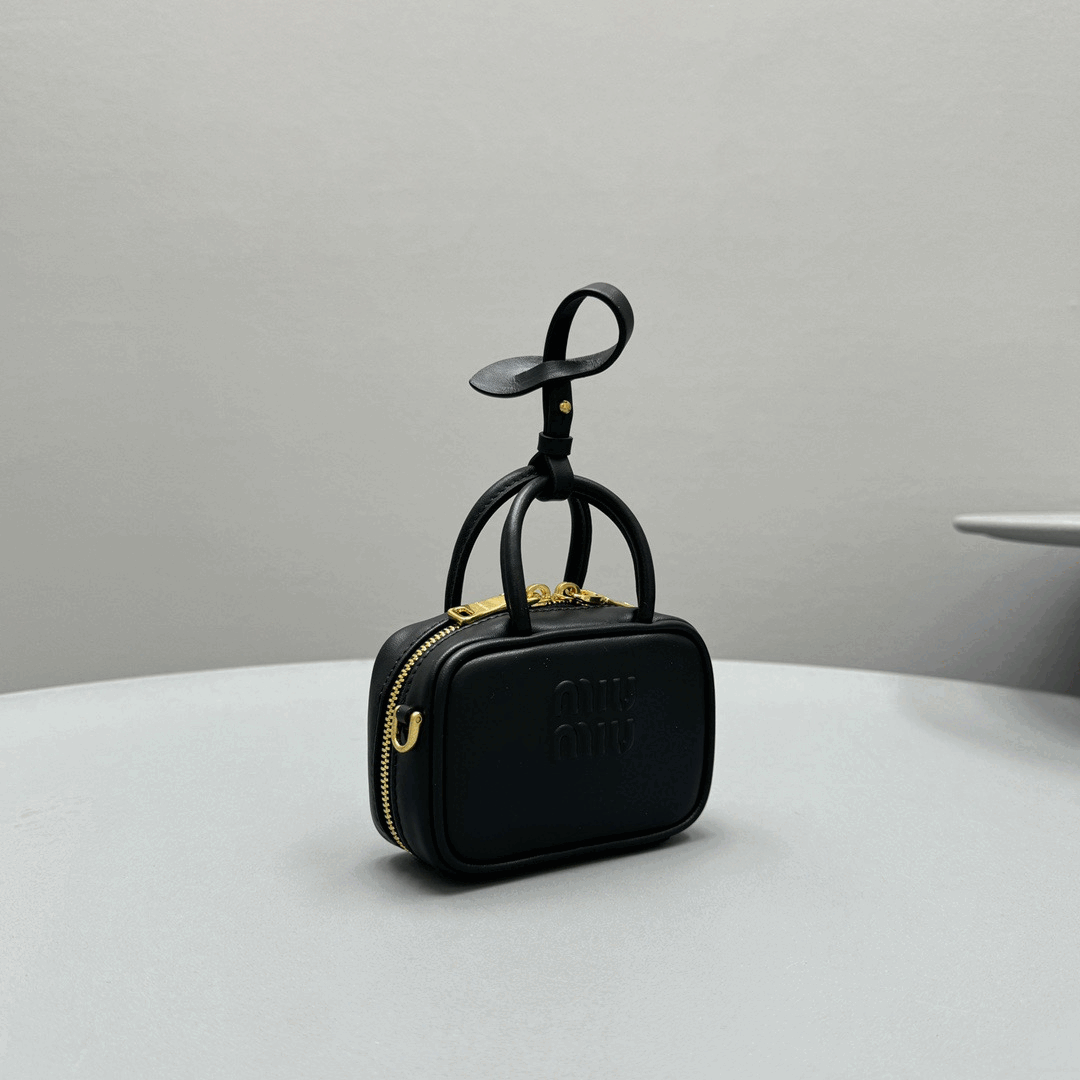 미우미우 마이크로 레더 숄더백