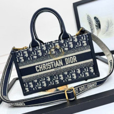 디올 북토트백 east-west 스트랩백
