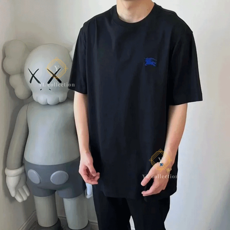 버버리 블루 자수 로고 반팔티