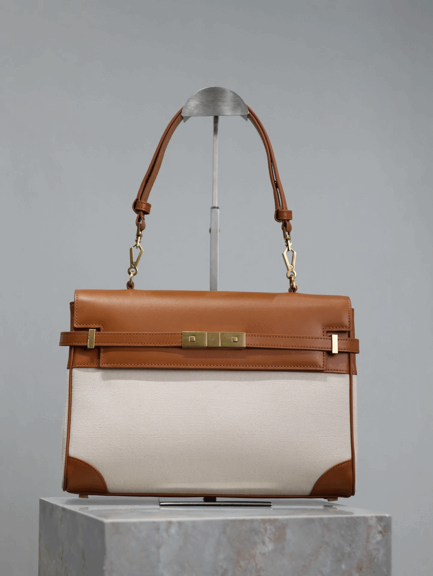 생로랑 맨하탄 스몰라피아 백