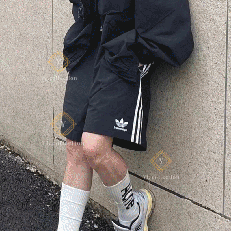 발렌시아가 X 아디다스 컬리 플리스 쇼츠