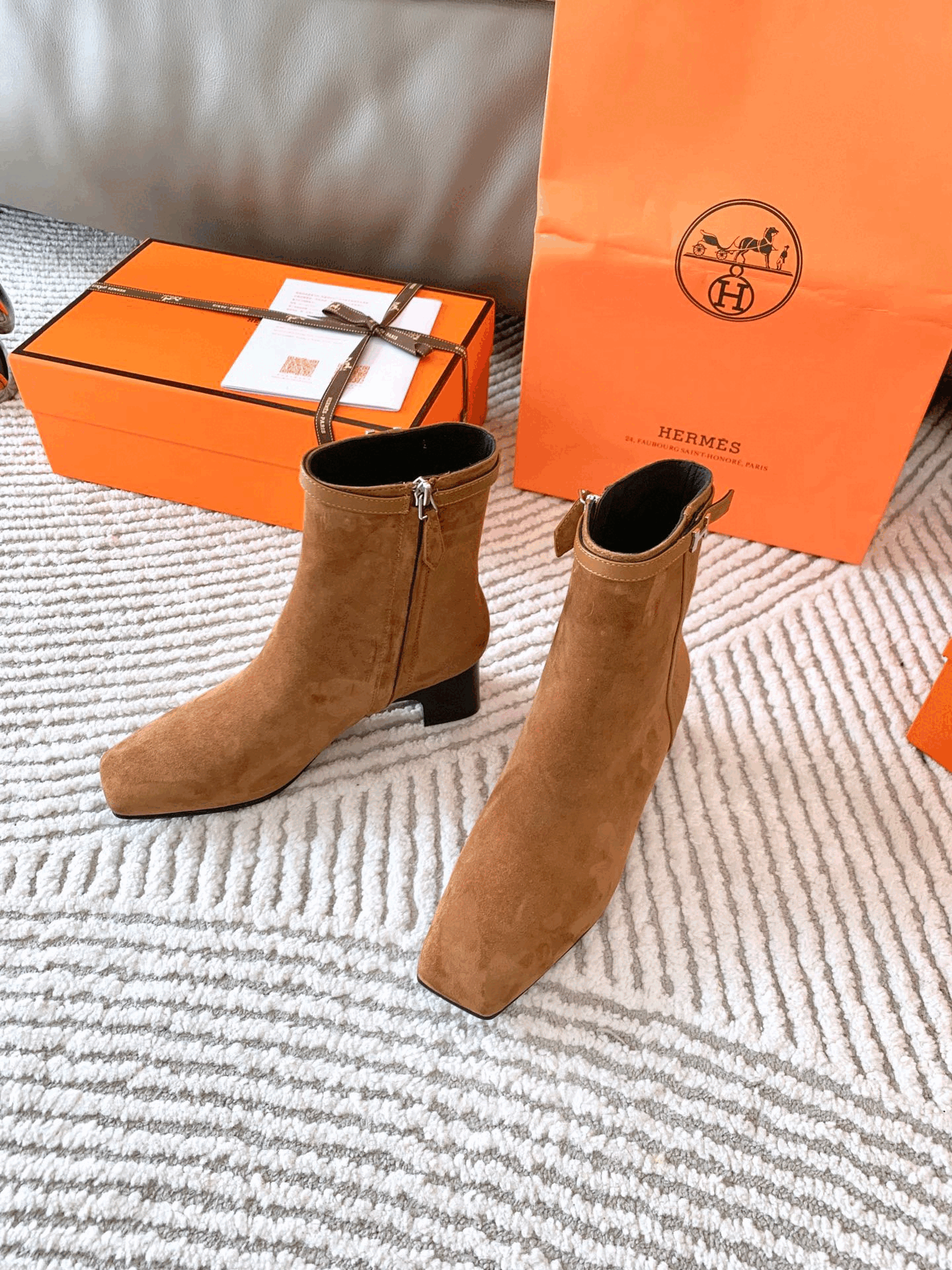 에르메스 오마쥬 앵클 부츠 스웨이드 고트스킨 & 팔라듐 하드웨어 브룬 아무레뜨