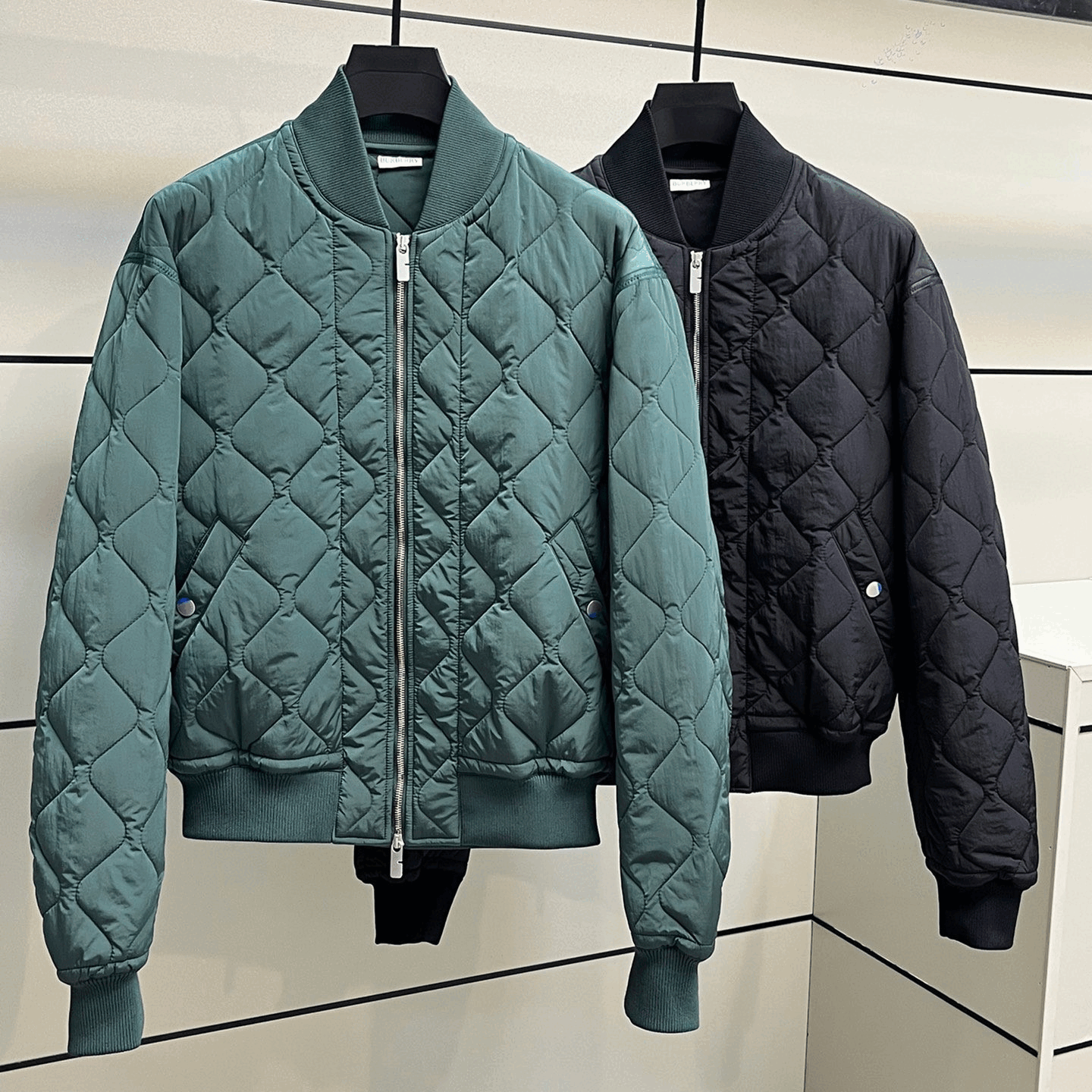 버버리 퀼티드 나일론 봄버 자켓 아이비