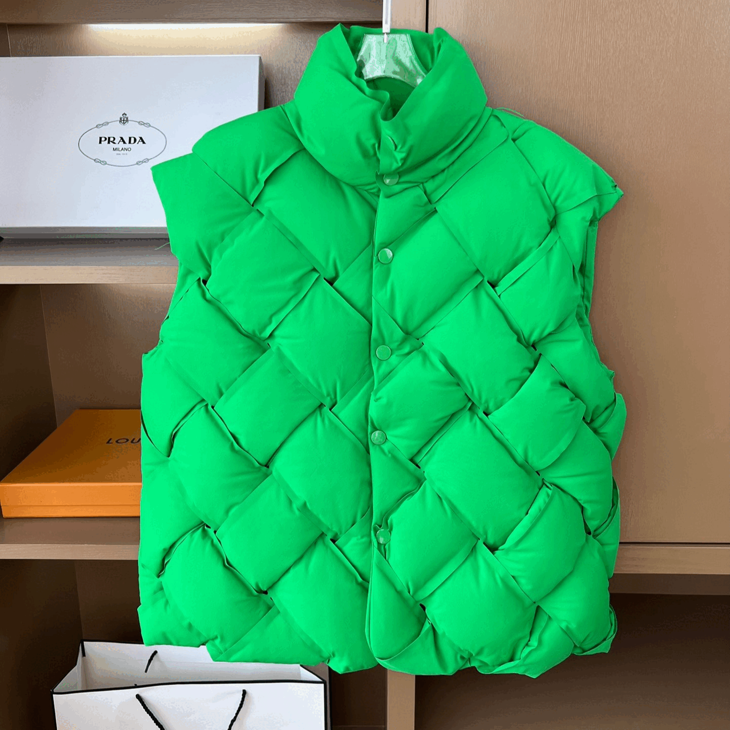 보테가베네타 테크 나일론 베스트 패러킷