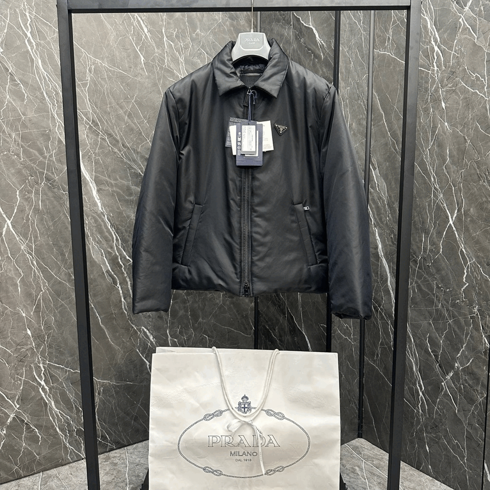 프라다 리나일론 크롭 다운 재킷