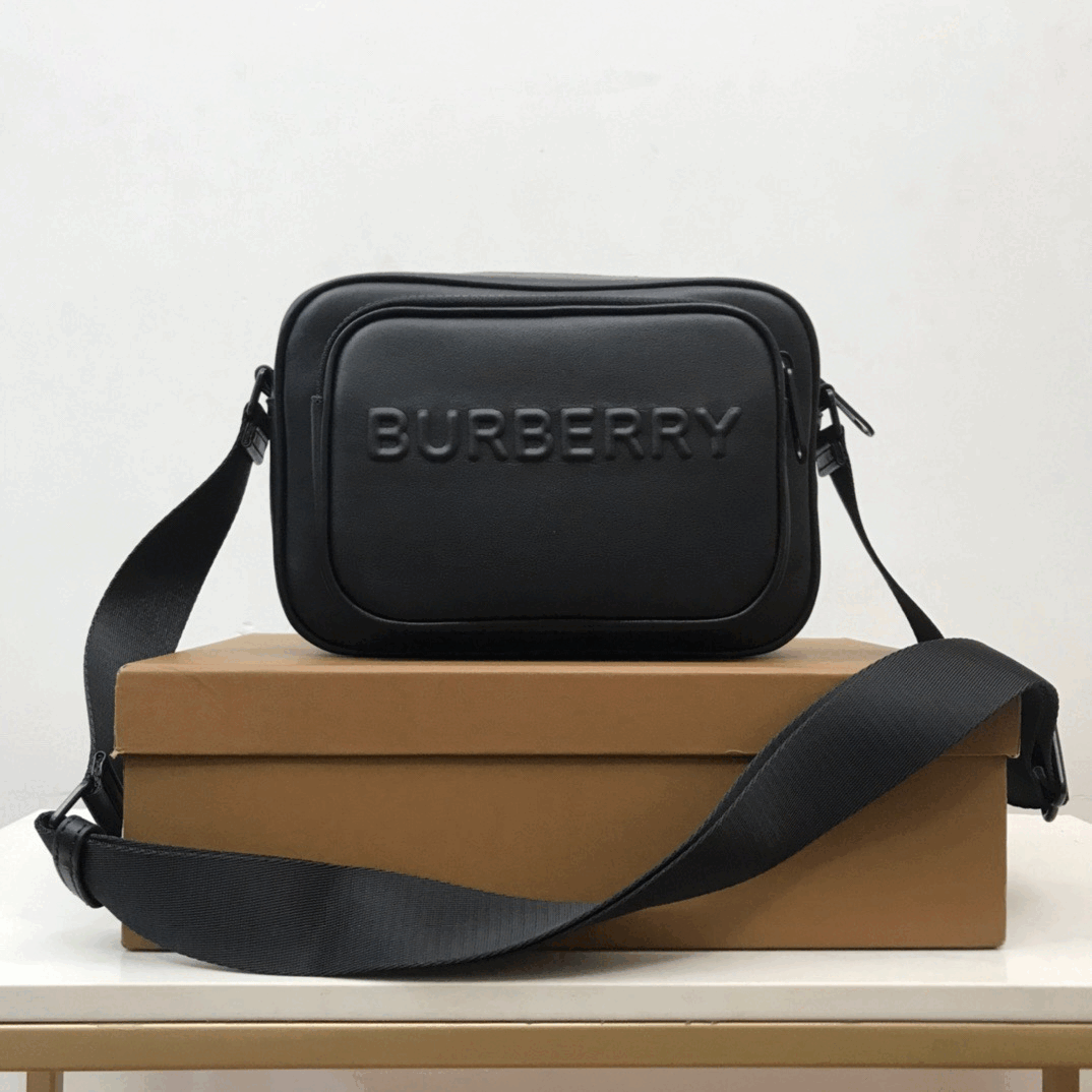 버버리 2024 맨즈 디보시드 로고 레더 크로스백