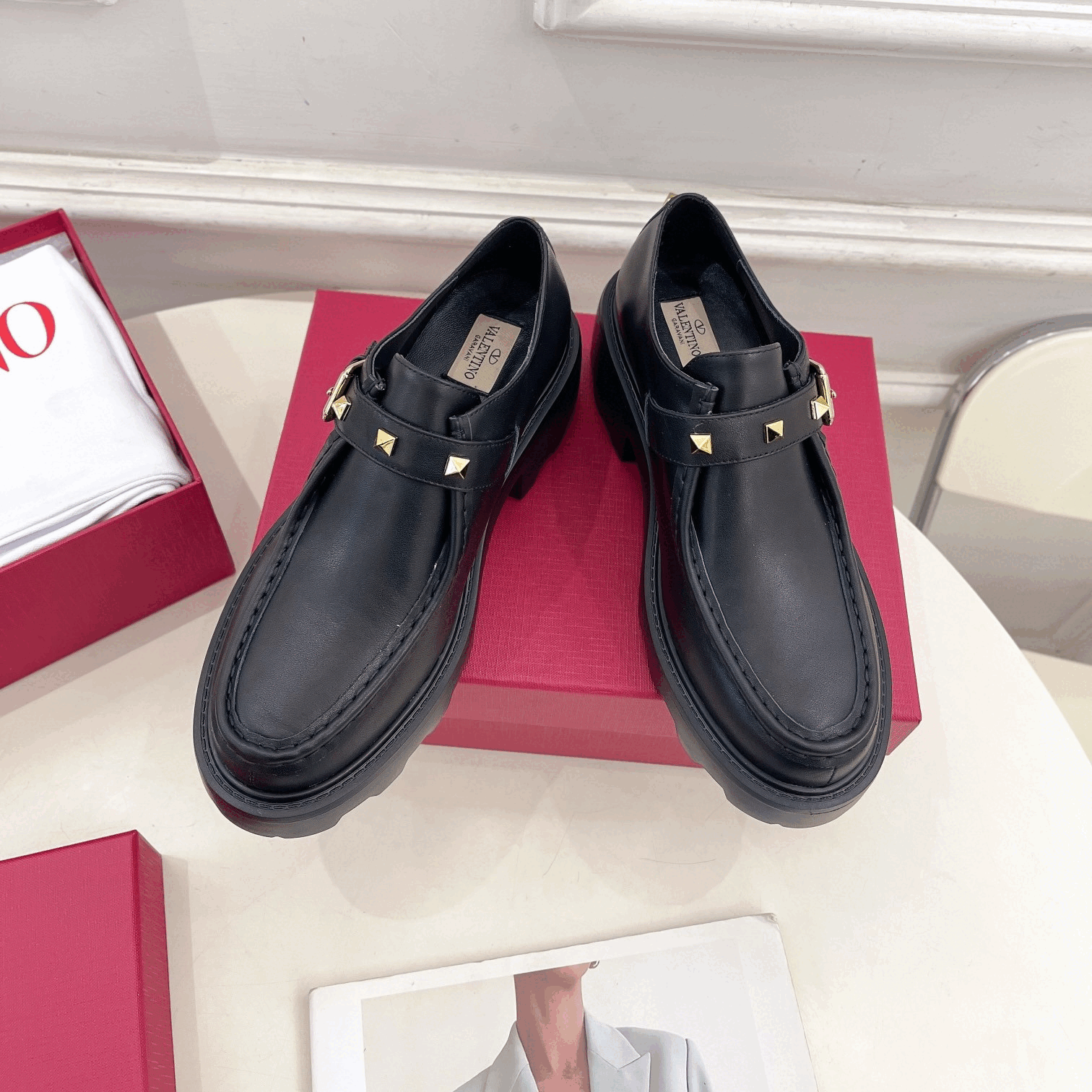 발렌티노 락스터드 카프스킨 싱글 스트랩 몽크 앵클부츠 55 MM