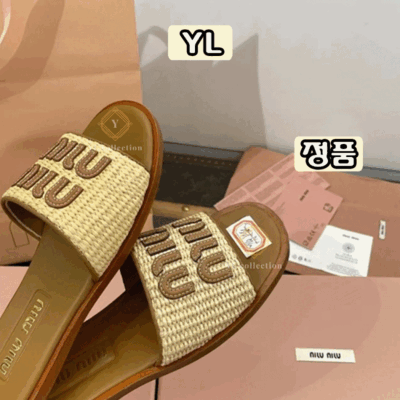 미우미우 라피아 우븐 패브릭 슬라이드 샌들