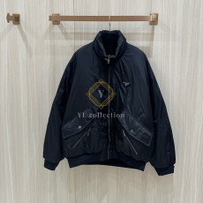 프라다 미디움 웨이트 리나일론 다운 재킷