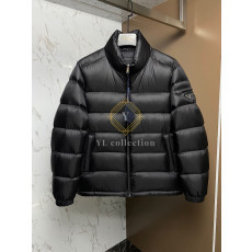 프라다 트라이앵글 로고 다운 재킷