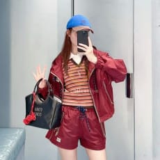 미우미우 드로우스트링 후드 크롭 집업 셋업