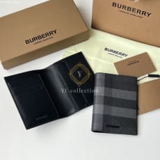 버버리 체크 여권 케이스