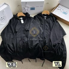 프라다 라이트웨이트 리나일론 레인코트 블랙