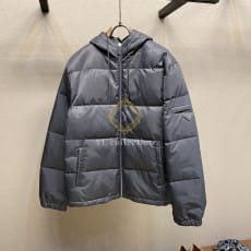 프라다 미디움 웨이트 다운 자켓