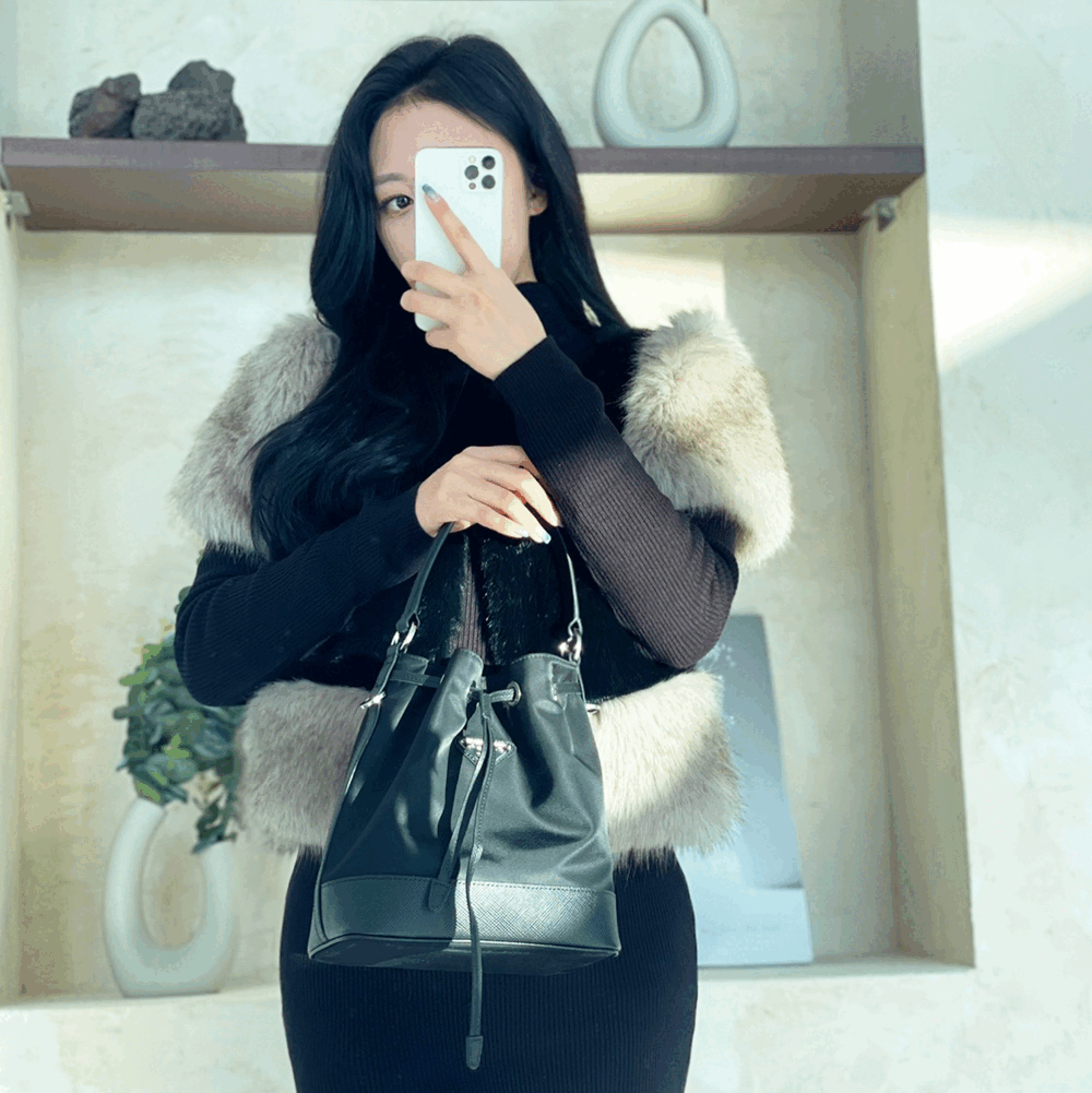 프라다 나일론 삼각로고 버킷백