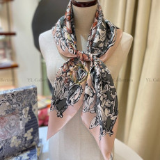 디올 로즈드방 스퀘어 스카프